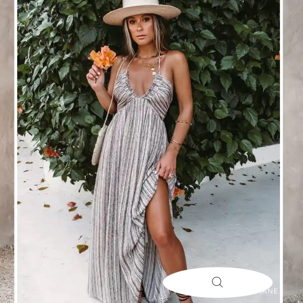 Vici Renesmae pocketed halter maxi dress